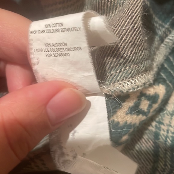 Lightweight button-up - Picture 2 of 2